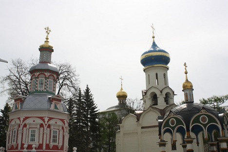 Lavra adalah biara untuk biarawan tingkat tinggi dalam Gereja Ortodoks sekligus biara terpenting bagi pemeluk agama Ortodoks di Rusia. Foto: Ajay Kamalakaran