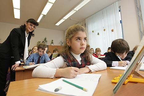 Beberapa guru Rusia yang diwawancarai RBTH mengaitkan kemerosotan kualitas pendidikan sekolah dengan alasan-alasan di atas serta pengenalan sistem Single State Exam—Ujian Nasional (SSE) pada 2009. Foto: RG