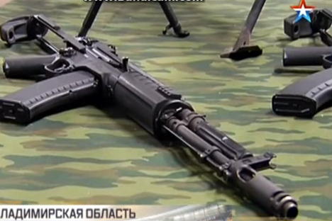 Senjata ini dapat menggunakan dua ukuran peluru yang paling sering digunakan di Rusia, yakni kaliber 5,45 dan 7,62. Sumber: Stasiun TV Rusia Zvezda