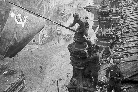 Peristiwa paling penting dalam sejarah Rusia adalah Hari Kemenangan Uni Soviet atas tentara Nazi Jerman dalam Perang Patriotik Raya pada tanggal 9 Mei 1945. Foto: TASS