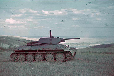 Man caught red-handed trying to export T-34 tank out of Russia.
