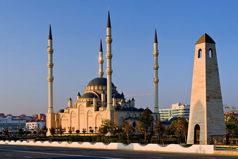 Grozny modern, selain namanya, memiliki sangat sedikit kesamaan dengan kota yang dibangun pada abad ke-19. Foto: timag82.livejournal.com