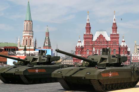 Der neueste russische Kampfpanzer T-14 Armata soll 2017 oder 2018 in Massenproduktion gehen.
