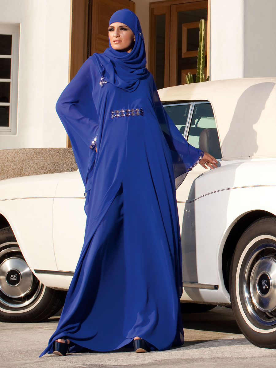 2. Baju renang untuk perempuan muslim tak hanya burqini. Terdapat sejumlah pakaian renang yang sesuai dengan nilai-nilai Islam. 