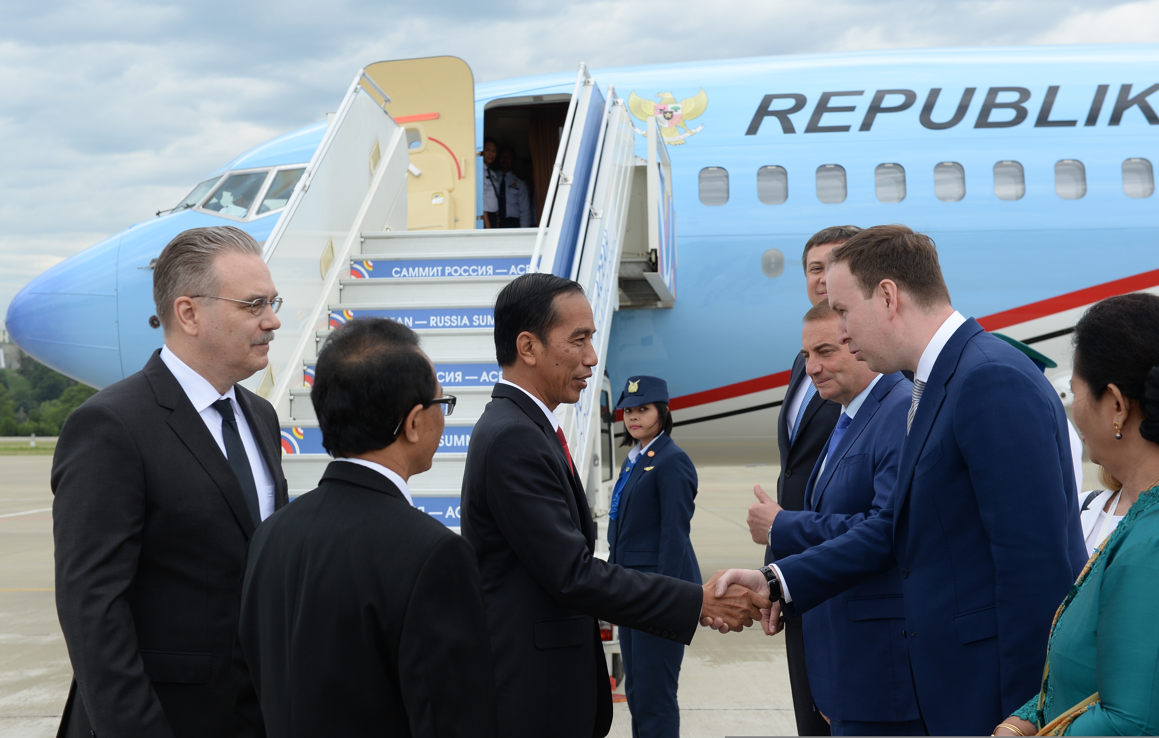 Presiden RI Joko Widodo beserta rombongan tiba di Sochi, Rusia, Rabu (18/5) pukul 14.35 waktu setempat atau pukul 18.35 WIB.