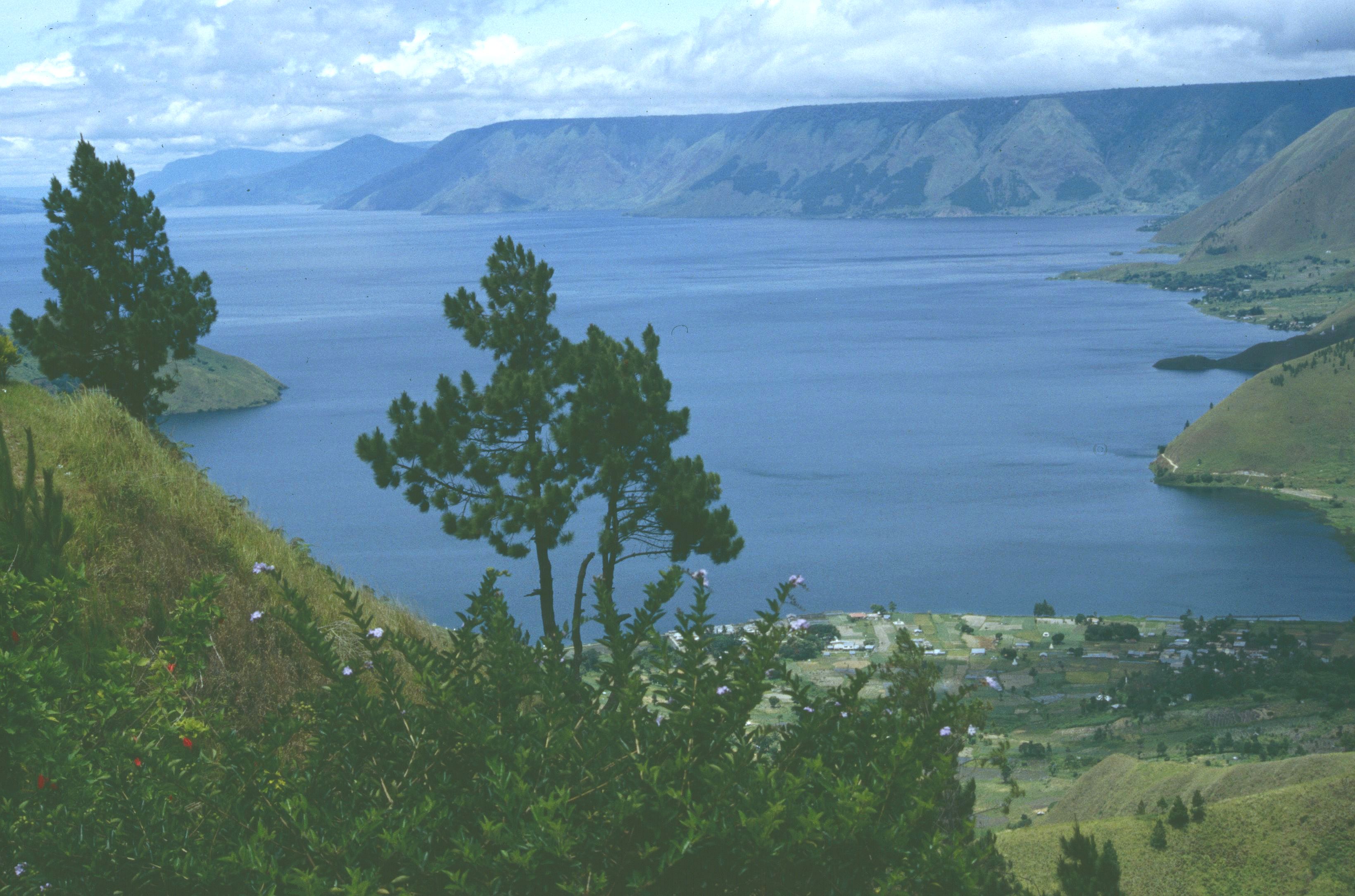 Danau Toba yang kita kenal saat ini merupakan danau tekto-vulkanik terbesar di dunia yang terbentuk sekitar 75 ribu tahun lalu.