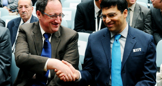 Viswanathan Anand (R) and his Israeli challenger Boris Gelfand (L). Source: ITAR-TASS