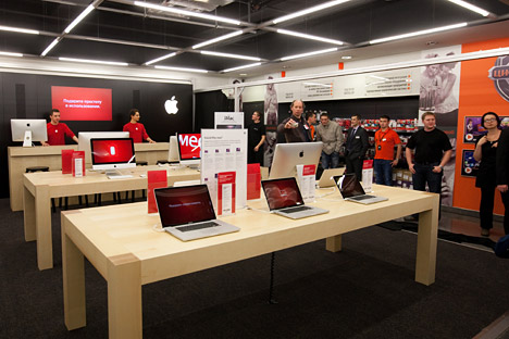 After the registration of Apple Rus the corporation is likely to start direct wholesale sales in Russia in 2013. Source: Anton Belitskiy / RIA Novosti