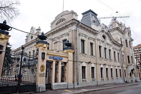 ﻿भारतीय दूतावास मॉस्को के ऐतिहासिक क्षेत्र में 19वीं सदी की एक खूबसूरत इमारत में अवस्थित है।