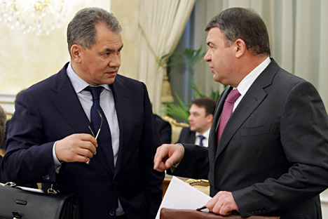 Moscow Region governor Sergei Shoigu (left) will replace Defense Minister Anatoly Serdyukov (right) on this position. Source: RIA Novosti / Alexey Nikolsky