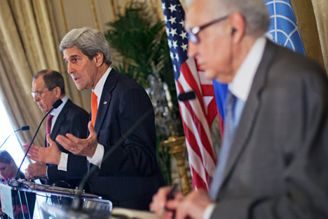 US Secretary of State John Kerry, center, with Russia's Foreign Minister Sergey Lavrov, left, and U.N-Arab League envoy for Syria Lakhdar Brahimi discuss international support for ending the civil war in Syria at the meeting in Paris on January 13, 2014. Source: AP