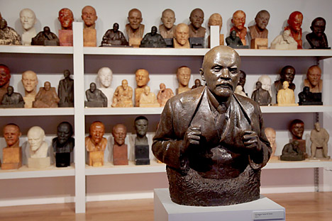 The bust of Lenin by sculptor Andreev and sketches to him. Source: Olesya Kurpyaeva / RG