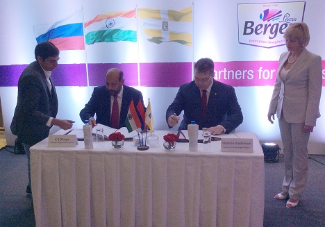 Signing an agreement with Berger Paints Company. Source: Press Service of the Governor of the Stavropol Krai