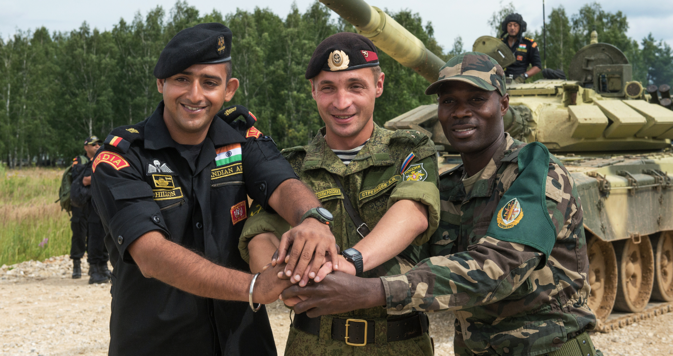 Soldiers from India, Russia and Angola take part in the International Army Games-2015 at the Alabino training center in the Moscow Region. Source: RIA Novosti/Ilya Pitalev