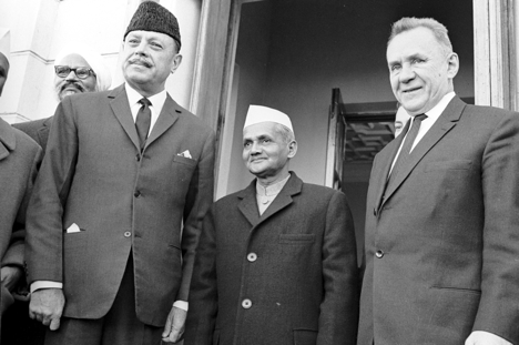 From left: President of the Islamic Republic of Pakistan Muhammad Ayub Khan, Prime Minister of independent India Lal Bahadur Shastri, and the USSR Council of Ministers Chairman, the CPSU Central Committee Politburo member Alexei Kosygin before the Taskent meeting between the heads of government of India and Pakistan, mediated by the USSR.
