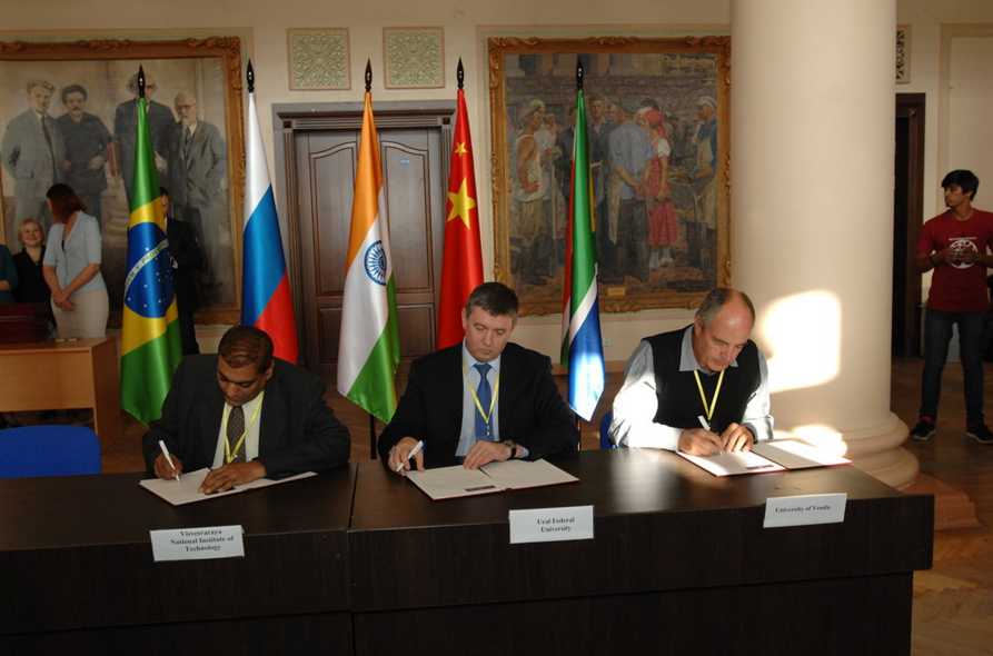Representatives of the universities are signing a protocol of accession to the BRICS Network University.