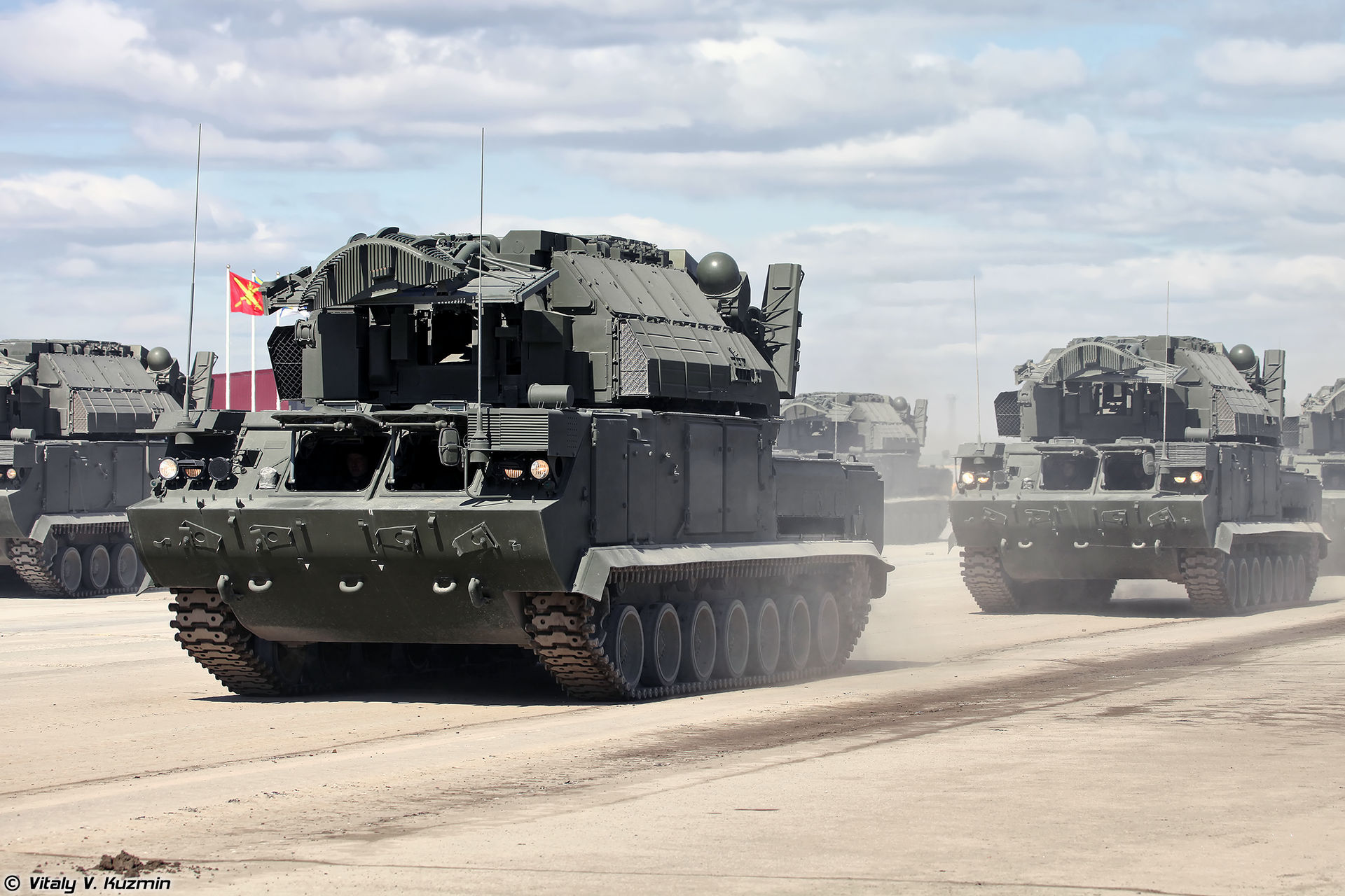 Sistema de mísseis TOR M2U é um dos destaques de estande russo