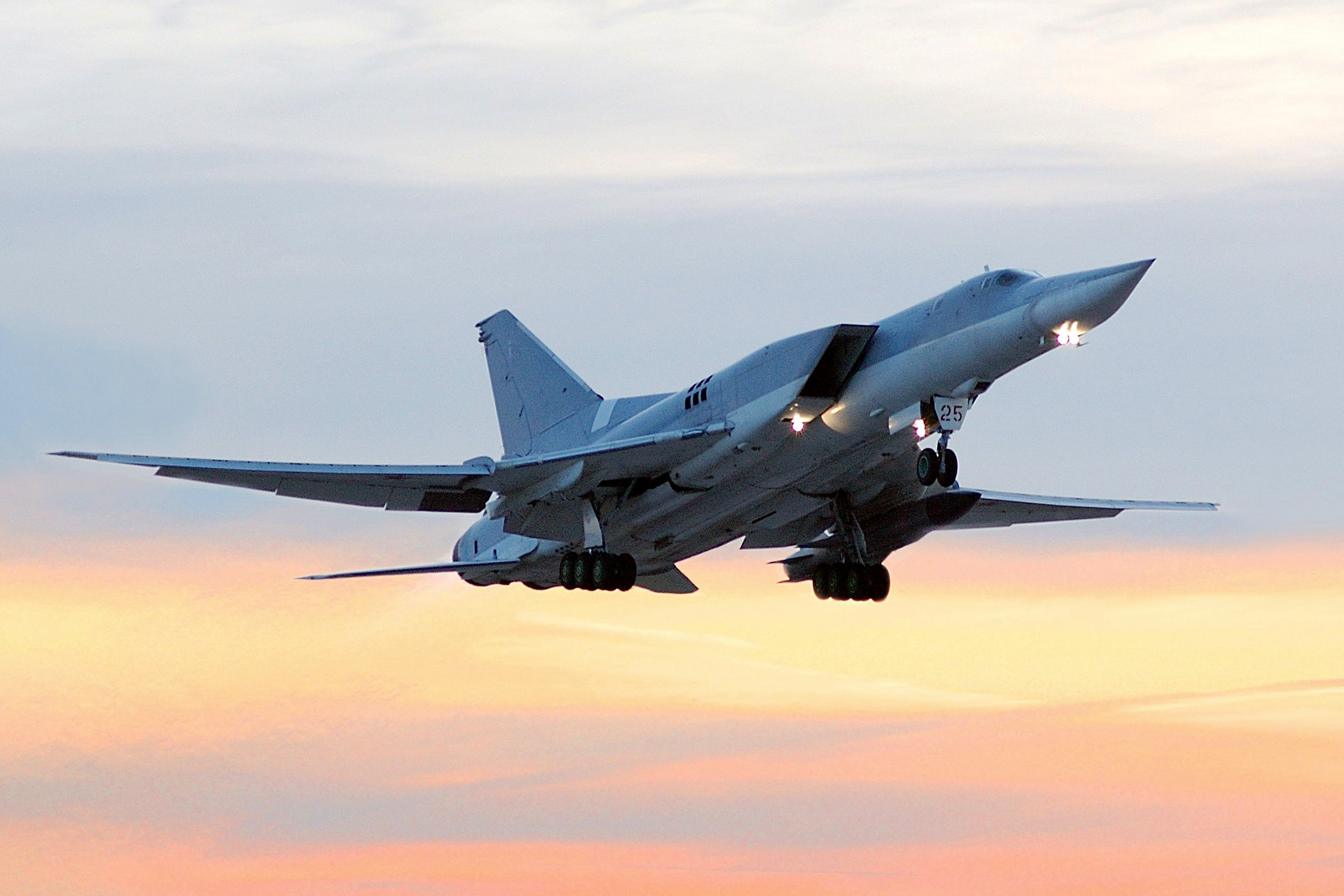 Túpolev Tu-22, sobrevoa a região russa de Saratov.