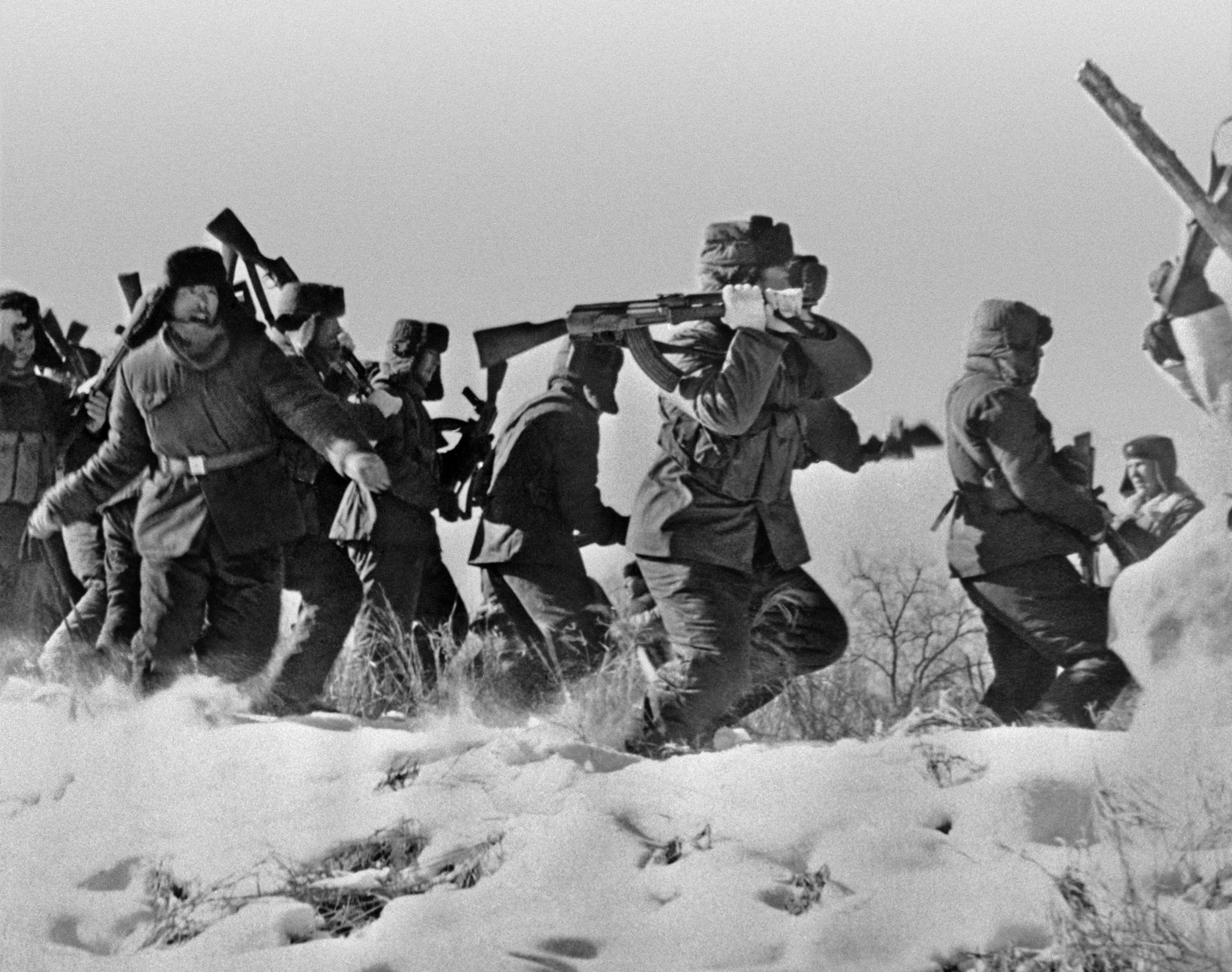 Chinese soldiers trying to enter Damansky Island in the USSR during the 1969 Soviet-Chinese border conflict.