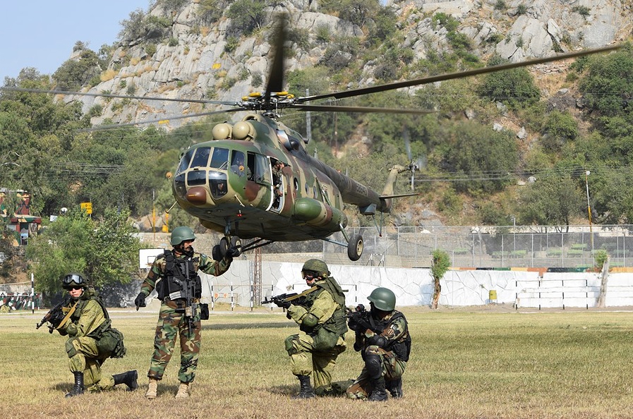 Russian and Pakistani servicemen during Friendship-2016 joint military drills.