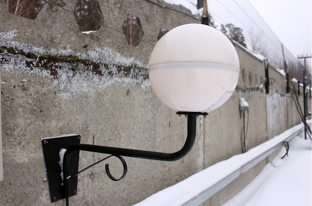 Redan-125 security system's external modules are desguised as street lamps.