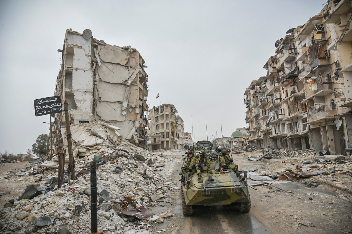 Os combates se arrastaram até dezembro passado. Antes, Aleppo estava dividida em partes mantidas tanto pelo governo como rebeldes.