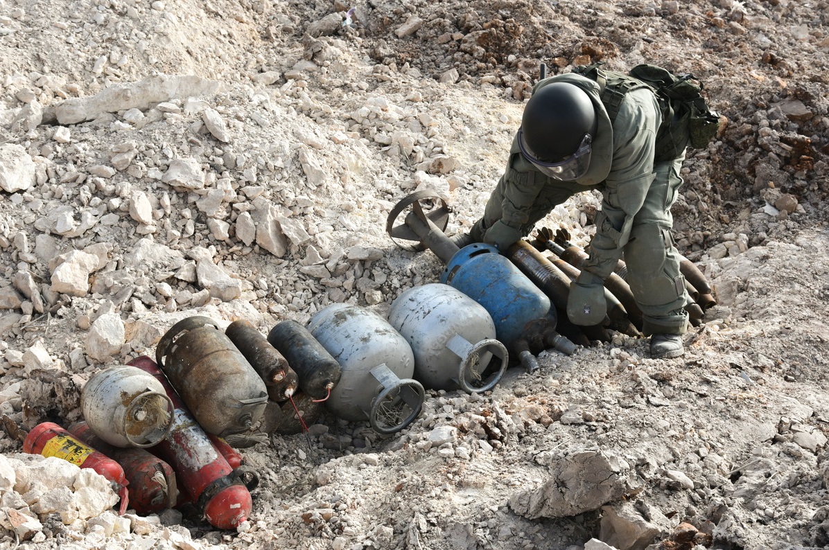 O armamento descoberto em armazéns variava de granadas de mão a mísseis para lançamentos múltiplos.