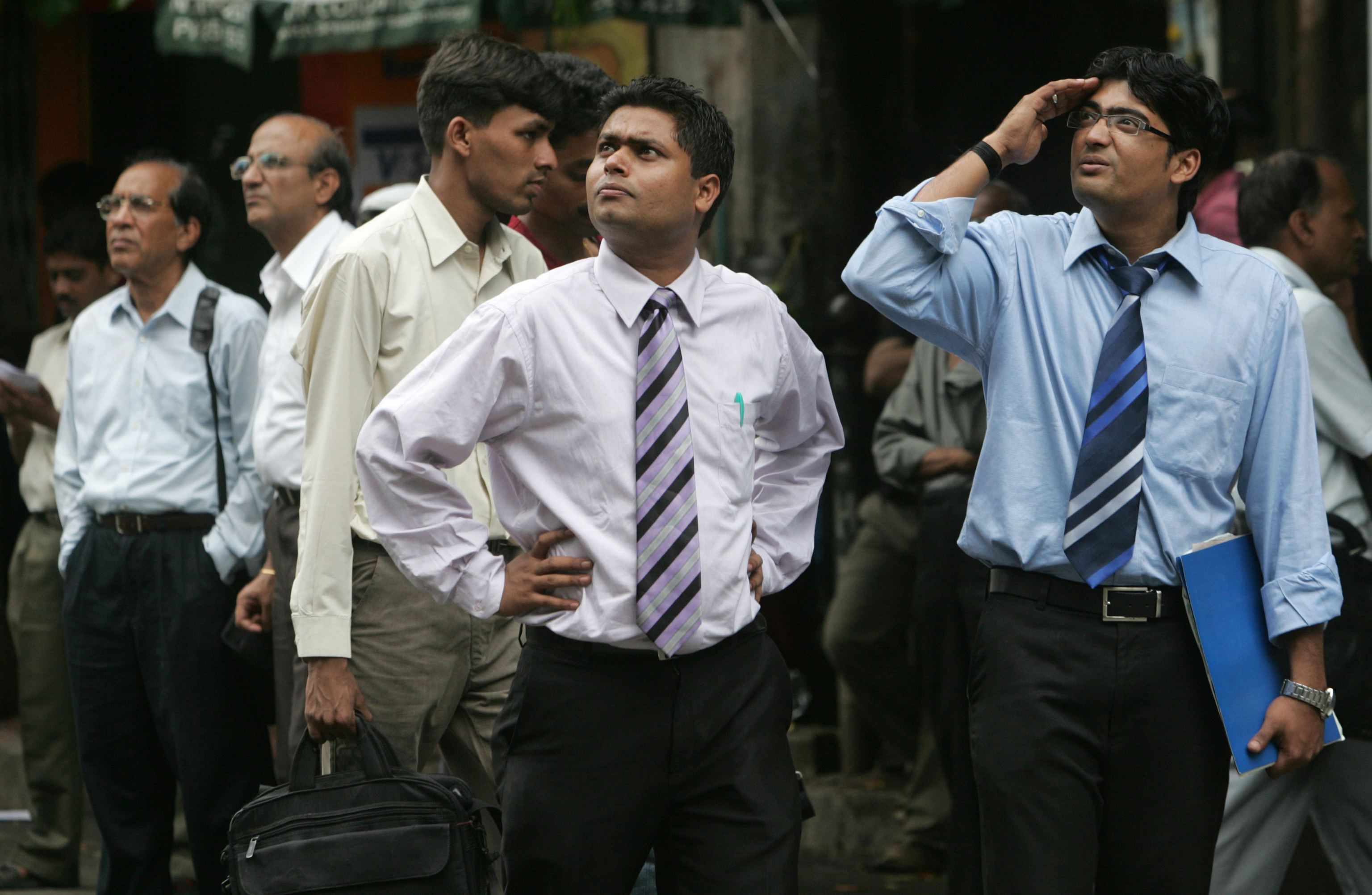Passerby investors outside the Bombay Stock Exchange. India is hoping to attract more investment from Russia. Source: Getty Images