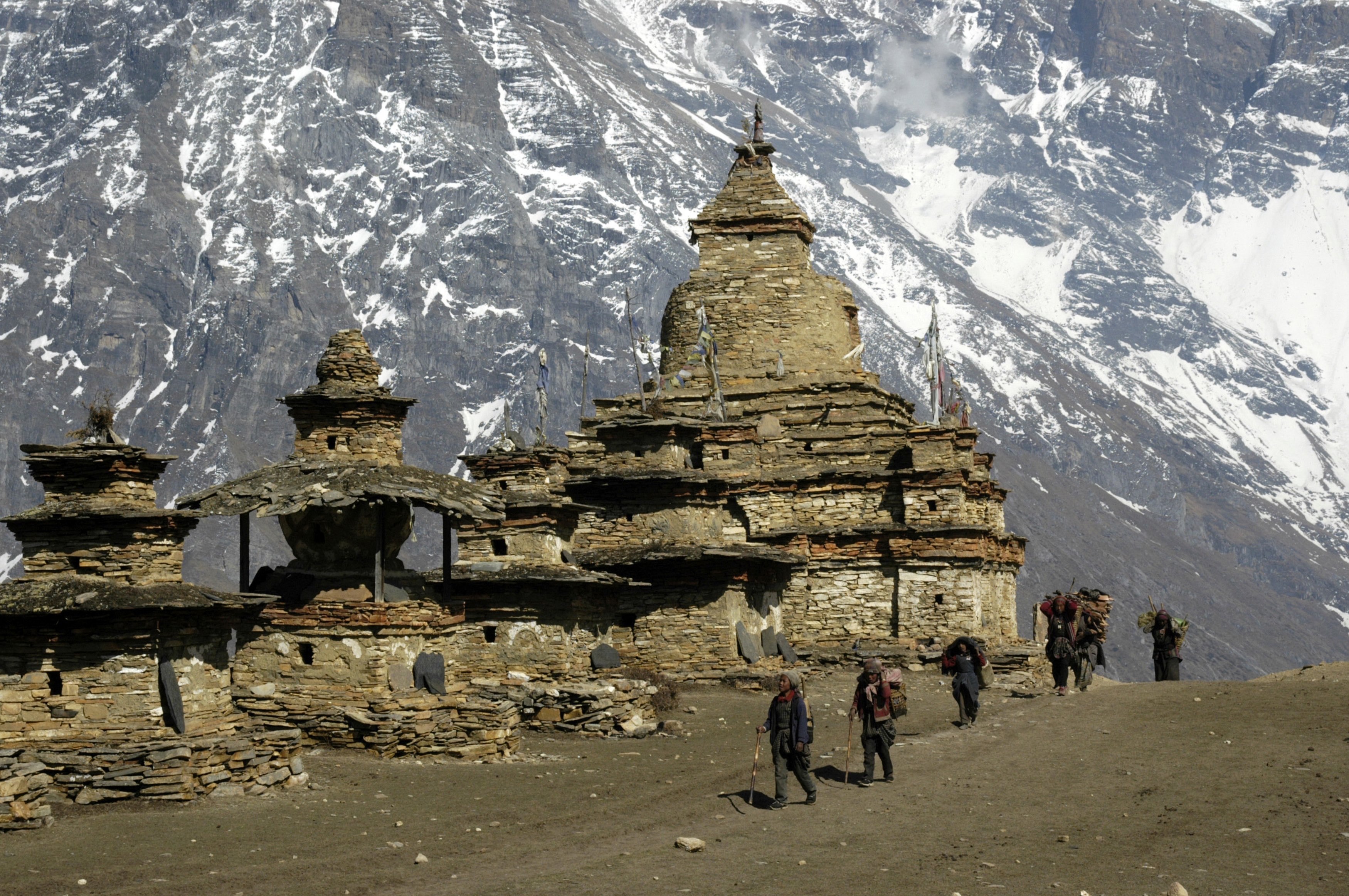 Buddhist temples near mountain Kang Guru in Nepal. Source: Global Look Press