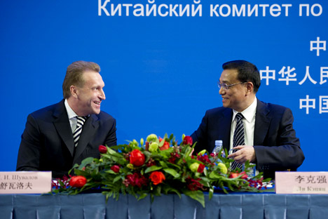 Il vicepremier russo Igor Shuvalov e quello cinese Li Keqiang (Foto: Zuma/LegionMedia)
