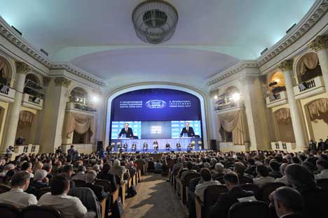 La sala affollata del Forum internazionale degli Investimenti 2012 di Sochi (Foto: Ria Novosti)