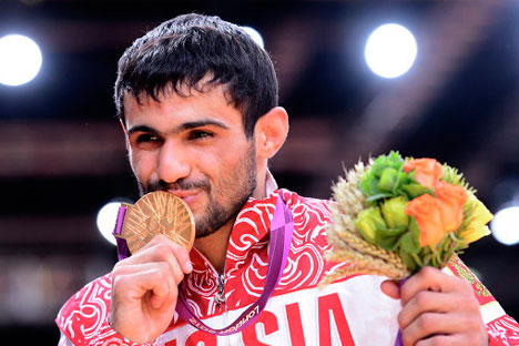 Arsen Galstjan brachte Russland das erste Gold am ersten Tag der Olympischen Spielen in London. Foto: AP