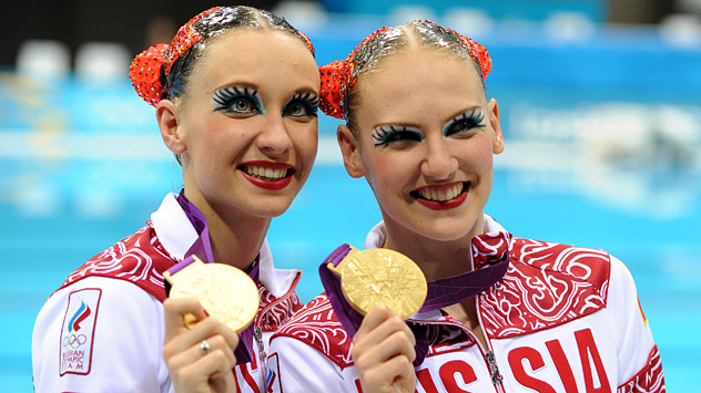 La coppia russa del nuoto sincronizzato, Natalia Ishenko, a sinistra, e Svetlana Romashina, a destra, oro olimpico a Londra (Foto: Itar-Tass)