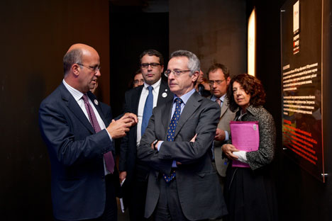 A destra, in primo piano, il ministro italiano delle Politiche Agricole Mario Catania a Mosca per l'inaugurazione di "Exhibitaly" (Foto: Alan Vouba)