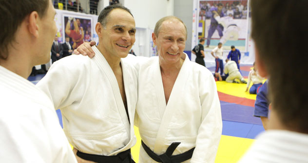Il ct della nazionale russa Ezio Gamba, insieme al Presidente della Federazione Vladimir Putin, in tenuta da judoka (Foto: Ria Novosti)