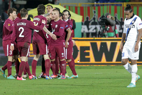 I giocatori del Rubin Kazan festeggiano il goal durante il match con l'Inter (Foto: Maksim Bogodvid / Ria Novosti)