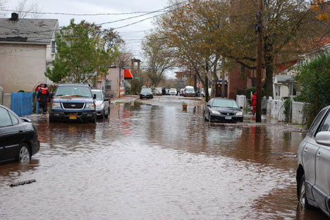 La devastazione a Staten Island dopo il passaggio dell'uragano Sandy (Foto: Ilya Galak)