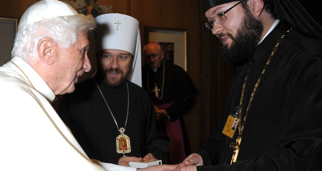 Padre Antonij Sevrjuk (a destra) con Papa Benedetto XVI (Fonte: archivio personale)