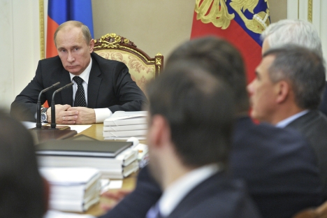 Il Presidente Vladimir Putin alla riunione del consiglio direttivo dell’Agenzia delle iniziative strategiche, al Cremlino, il 22 novembre 2012 (Foto: Reuters/Vostock Photo)