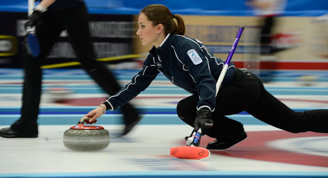 Titolo europeo per la squadra nazionale femminile russa di curling. In primo piano, Anna Sidorova (Foto: Reuters/Vostock-Photo)