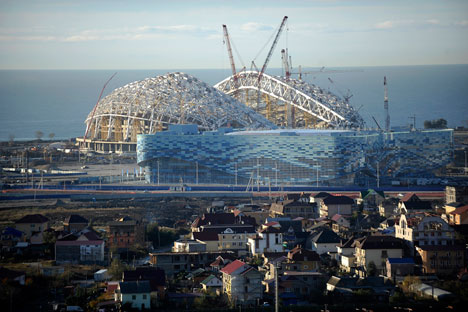 Le infrastrutture in costruzione a Sochi per i Giochi Olimpici invernali hanno fatto dire al presidente del comitato olimpico "il più grande cantiere del mondo" (Foto: Mikhail Mordasov)