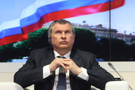 Il presidente del Consiglio di Amministrazione di Rosneft, Igor Sechin (in foto) ha firmato con l’amministratore delegato di Eni, Marco Averà, un nuovo accordo strategico tra le due compagnie (Credit: Itar-Tass)