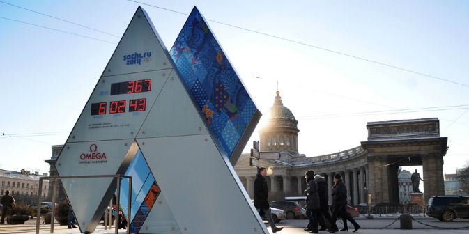 Manca esattamente un anno dall'inizio delle Olimpiadi invernali di Sochi 2014. Per l'occasione a San Pietroburgo è stato installato un orologio che segna il conto alla rovescia (Foto: Corbis / Foto S. A.)