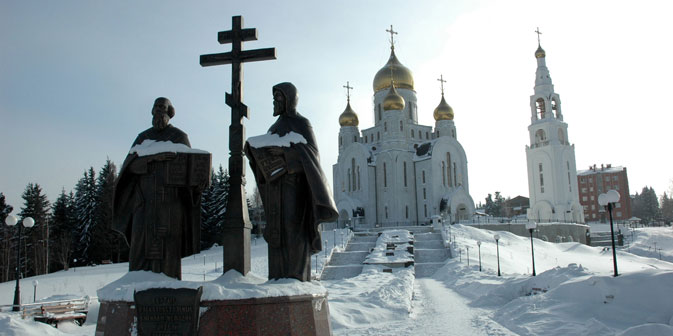 Il monumento di Cirillo e Metodio a Khanty-Mansiysk (Foto: PhotoXpress)