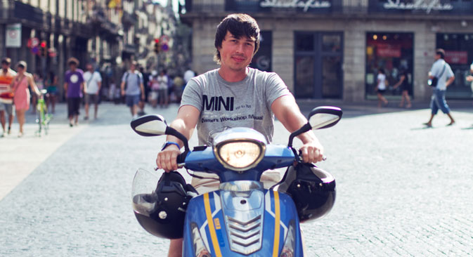 Il pietroburghese Andrei Moguchij allo scooter preferisce la più ecologica bicicletta e sulla due ruote ha messo in piedi un piccolo business (Foto: Archivio personale)