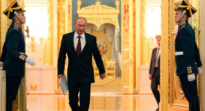 Il Presidente russo Vladimir Putin al Cremlino, nel giorno della cerimonia d'incarico al terzo mandato presidenziale (Foto: Reuters)