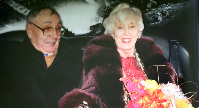 Il veterano della Grande Guerra Patriottica Ivan Byvshikh e la signora tedesca Elizabeth Waldhelm che nel 2007 diventò sua moglie (Foto: Magazine Neizvestnaya Sibir)