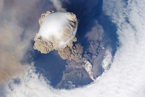 Il vulcano Sarycheva a Sakhalin è uno dei più attivi della Russia. L'ultima eruzione risale al 2009 (Foto: Lori / Legion Media)