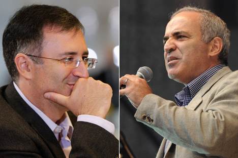 A sinistra, l'economista Sergei Guriev; a destra l'ex campione di scacchi Garry Kasparov, entrambi esponenti dell'opposizione che hanno deciso di lasciare la Russia (Foto: Reuters / Itar-Tass)