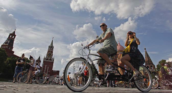 In bicicletta a Mosca? Presto sarà possibile grazie alle piste ciclabili che verranno realizzate lungo il fiume Moscova (Foto: Reuters)